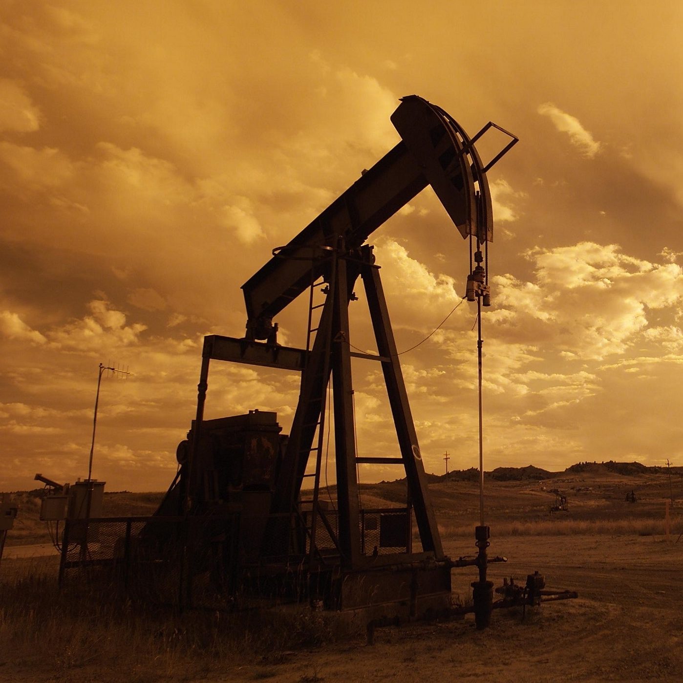 aldaberta-backlit-clouds-dawn